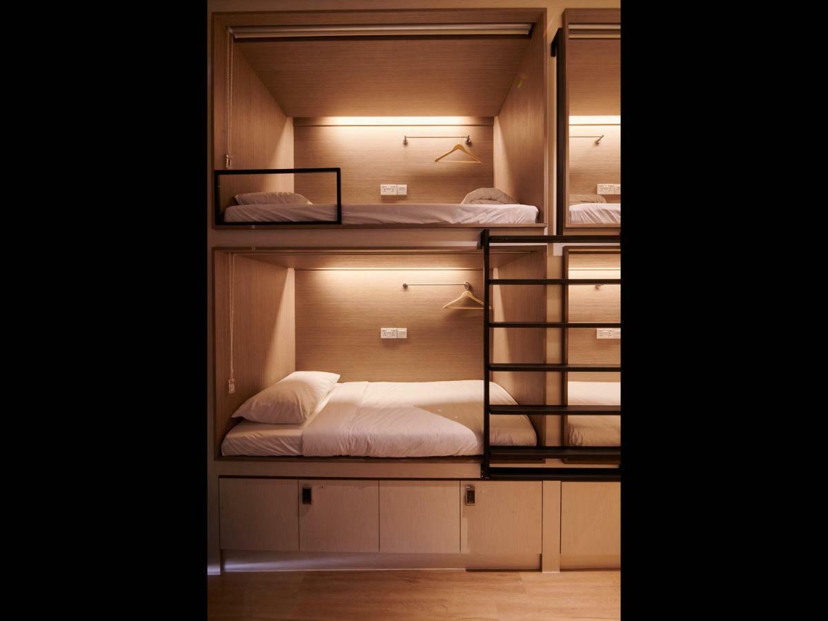 Single Capsule Mixed Dormitory