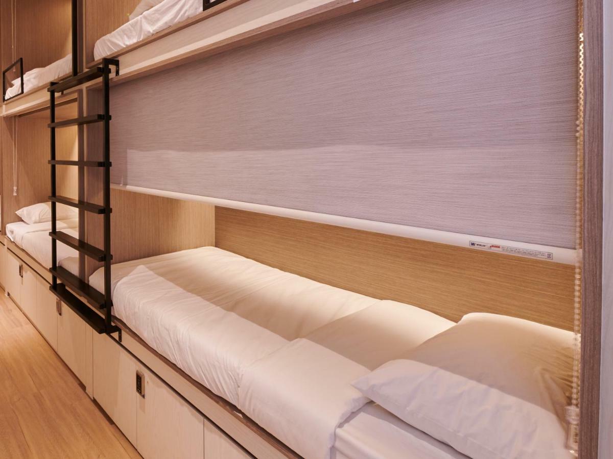 Single Capsule Mixed Dormitory