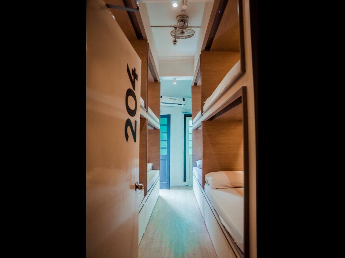 Single Capsule Mixed Dormitory